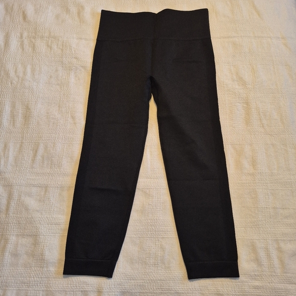 Women's black size small cropped leggings, unbranded, New unwashed or worn - Picture 2 of 5